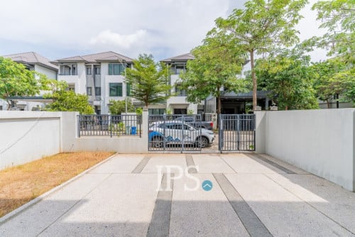 #FORSALE🏠 វីឡាភ្លោះ 4 បន្ទប់គេង -​📍ជីបម៉ុង Landmark 60M, ភ្នំពេញ