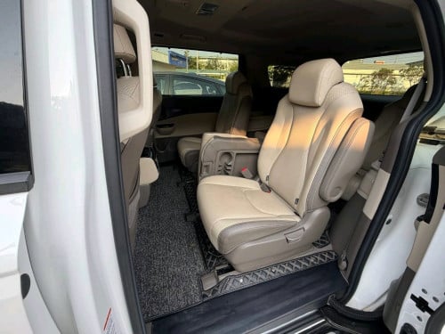 * Kia Canival 2021 Full Options ម៉ាស៊ូត ( ទឹកថ្នាំសុិនមួយជុំ)