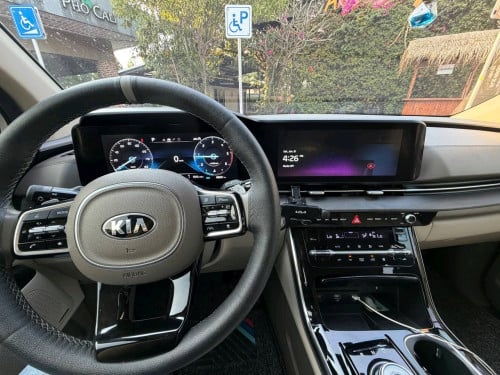 * Kia Canival 2021 Full Options ម៉ាស៊ូត ( ទឹកថ្នាំសុិនមួយជុំ)