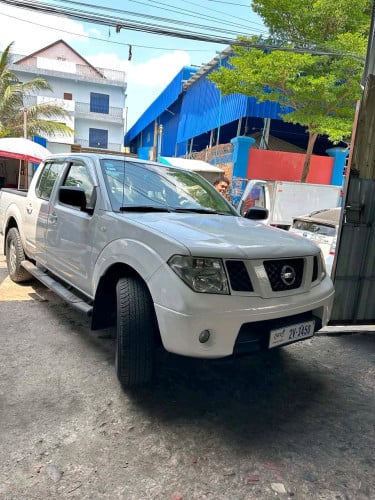 លក់ឡានធូរថ្លៃNissan Navara ឆ្នាំ2012 ប៉ុង2អូតូកាប់ពីតាស់