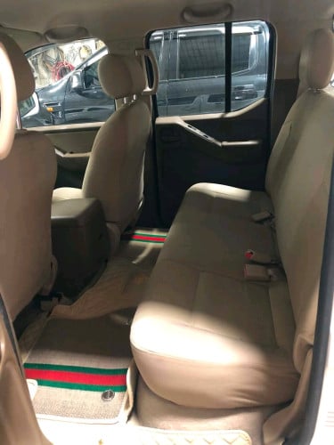 លក់ឡានធូរថ្លៃNissan Navara ឆ្នាំ2012 ប៉ុង2អូតូកាប់ពីតាស់