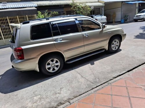 លក់TOYOTA HIGHLANDER 2002ប៉ុង1  LIMITED