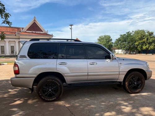 ឡានលក់Toyota Land Cruiserឆ្នាំ2000ម៉ាសុីនម៉ាស៊ូត(24V)