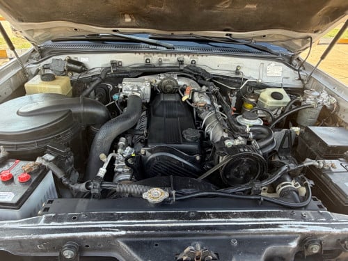 ឡានលក់Toyota Land Cruiserឆ្នាំ2000ម៉ាសុីនម៉ាស៊ូត(24V)