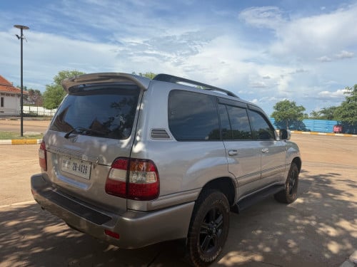 ឡានលក់Toyota Land Cruiserឆ្នាំ2000ម៉ាសុីនម៉ាស៊ូត(24V)