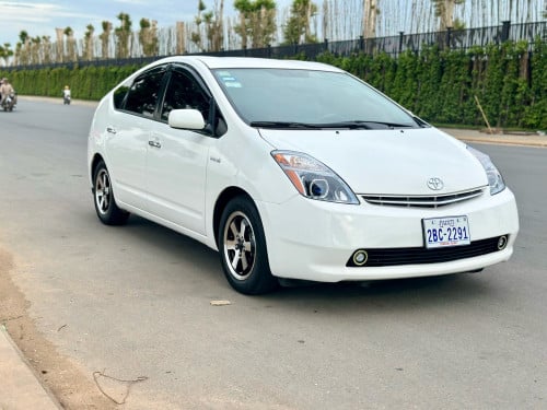 ឡានលក់ Toyota Prius 06 full option ពណ័ស