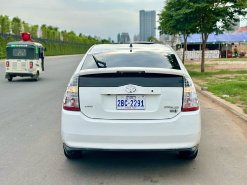 ឡានលក់ Toyota Prius 06 full option ពណ័ស