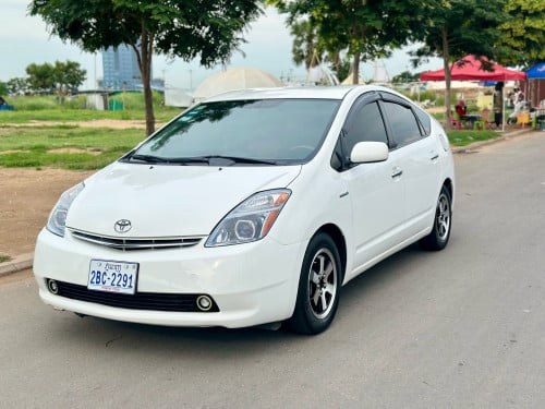 ឡានលក់ Toyota Prius 06 full option ពណ័ស