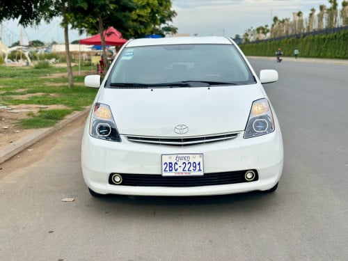 ឡានលក់ Toyota Prius 06 full option ពណ័ស