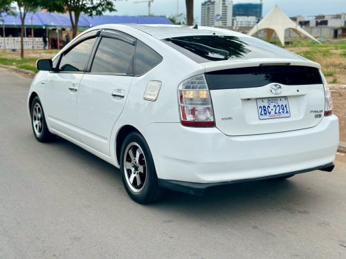 ឡានលក់ Toyota Prius 06 full option ពណ័ស