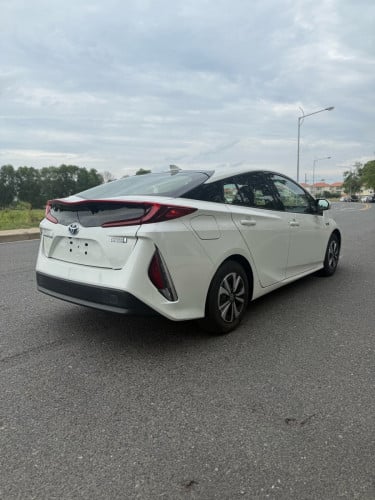 ស្តុកថ្មីToyota Prius prime 2017 Full premium 27500$