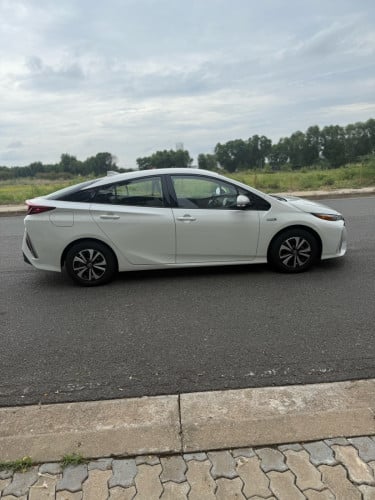 ស្តុកថ្មីToyota Prius prime 2017 Full premium 27500$