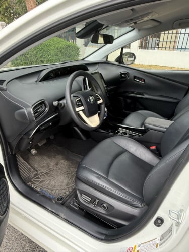 ស្តុកថ្មីToyota Prius prime 2017 Full premium 27500$