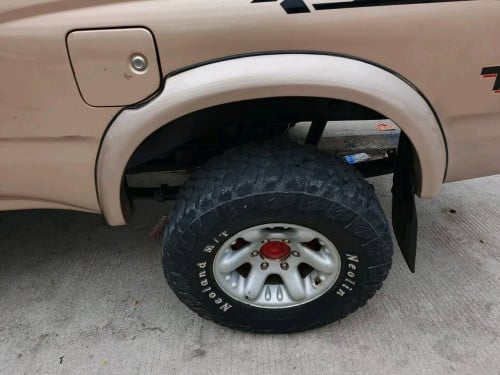 លក់ឡានធូរថ្លៃToyota Tacoma ឆ្នាំ1999 V4 ប៉ុង1