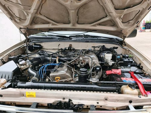 លក់ឡានធូរថ្លៃToyota Tacoma ឆ្នាំ1999 V4 ប៉ុង1