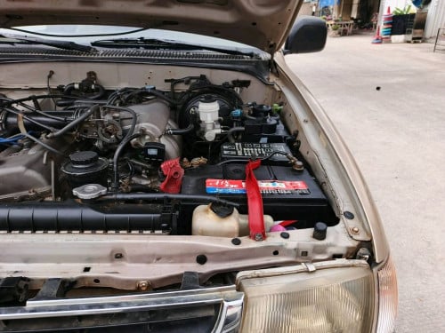 លក់ឡានធូរថ្លៃToyota Tacoma ឆ្នាំ1999 V4 ប៉ុង1
