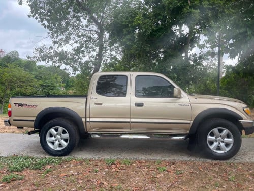 ឡានលក់បងប្អូនToyota Tacomaឆ្នាំ2001ប៉ុង1សាំងហ្គាស់ហើយស្រេចតំលៃត្រឹមតែ9500$ចរចារខ្លះរៀបចំហើយស្រេច