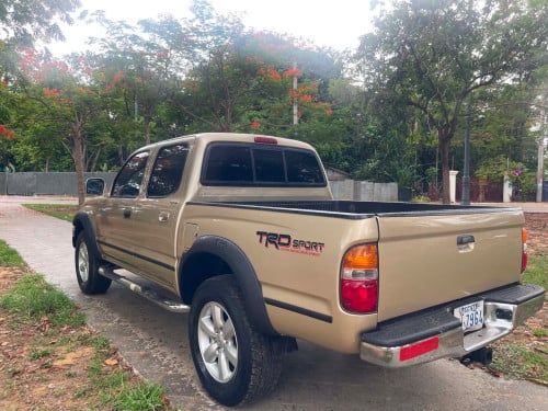 ឡានលក់បងប្អូនToyota Tacomaឆ្នាំ2001ប៉ុង1សាំងហ្គាស់ហើយស្រេចតំលៃត្រឹមតែ9500$ចរចារខ្លះរៀបចំហើយស្រេច