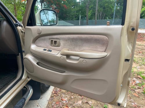ឡានលក់បងប្អូនToyota Tacomaឆ្នាំ2001ប៉ុង1សាំងហ្គាស់ហើយស្រេចតំលៃត្រឹមតែ9500$ចរចារខ្លះរៀបចំហើយស្រេច