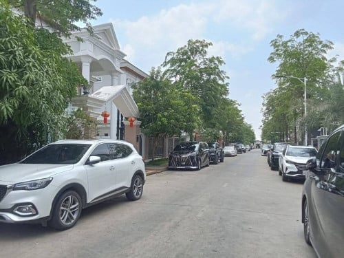 🏠 វីឡាទោលលក់បន្ទាន់ ទីតាំងបុរី ប៉េង ហួត ដឹស្តា មេរាហ្កាដិន , Urgent sale