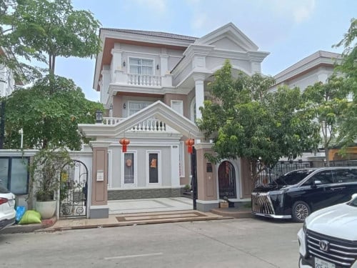 🏠 វីឡាទោលលក់បន្ទាន់ ទីតាំងបុរី ប៉េង ហួត ដឹស្តា មេរាហ្កាដិន , Urgent sale