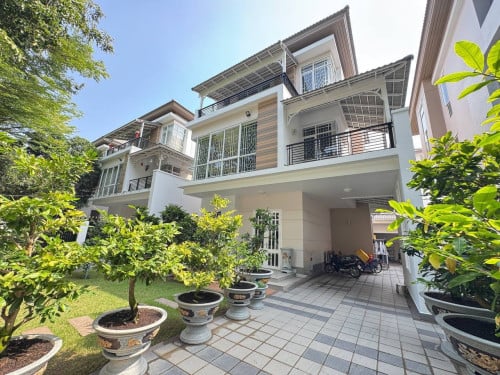 🏡ផ្ទះវីឡាទោល Jasmina នៅលើផ្លូវធំ មុខសួនច្បារទីតាំងនៅបុរីប៉េងហួតបឹងស្នោរ ផ្លូវជាតិលេខ 1