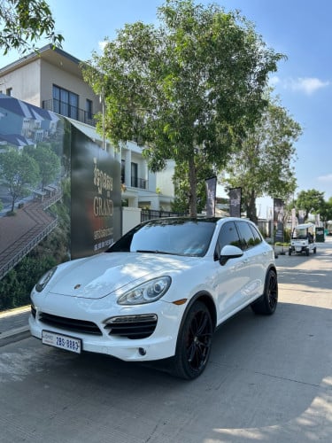 ស្តុកថ្មី 🚗 porsche cayenne ឆ្នាំ012 ឡានមូលអត់បុកអត់ប៉ះ ម៉ៃតិច option ខ្ពស់ ក្នុងលឿង