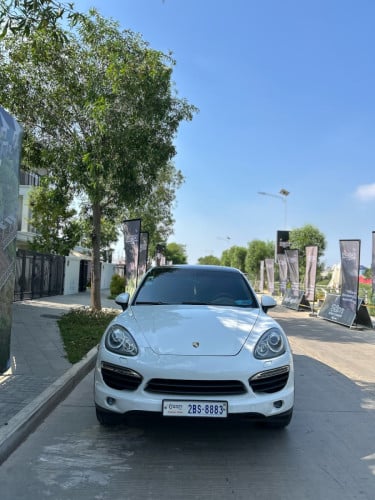 ស្តុកថ្មី 🚗 porsche cayenne ឆ្នាំ012 ឡានមូលអត់បុកអត់ប៉ះ ម៉ៃតិច option ខ្ពស់ ក្នុងលឿង