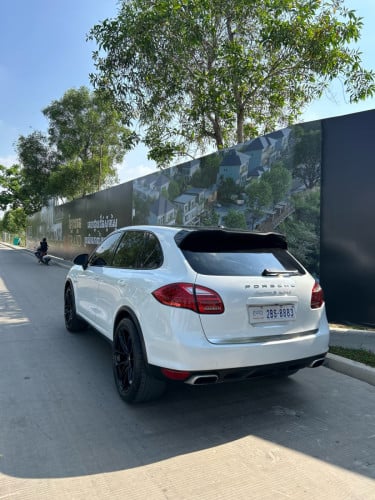 ស្តុកថ្មី 🚗 porsche cayenne ឆ្នាំ012 ឡានមូលអត់បុកអត់ប៉ះ ម៉ៃតិច option ខ្ពស់ ក្នុងលឿង