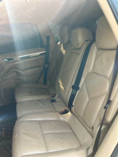 ស្តុកថ្មី 🚗 porsche cayenne ឆ្នាំ012 ឡានមូលអត់បុកអត់ប៉ះ ម៉ៃតិច option ខ្ពស់ ក្នុងលឿង