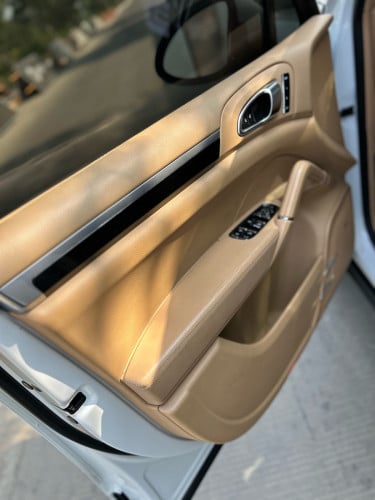 ស្តុកថ្មី 🚗 porsche cayenne ឆ្នាំ012 ឡានមូលអត់បុកអត់ប៉ះ ម៉ៃតិច option ខ្ពស់ ក្នុងលឿង