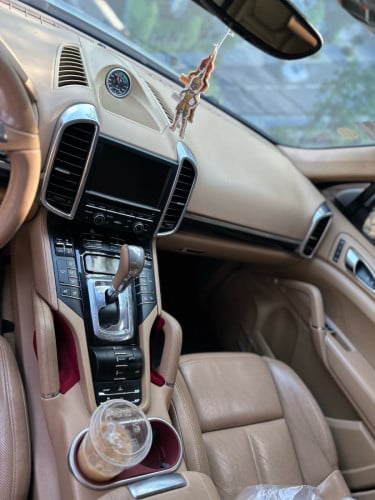 ស្តុកថ្មី 🚗 porsche cayenne ឆ្នាំ012 ឡានមូលអត់បុកអត់ប៉ះ ម៉ៃតិច option ខ្ពស់ ក្នុងលឿង