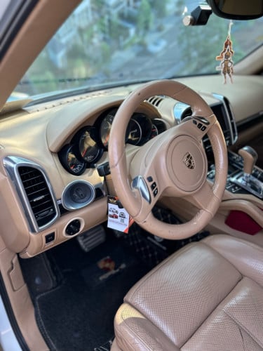 ស្តុកថ្មី 🚗 porsche cayenne ឆ្នាំ012 ឡានមូលអត់បុកអត់ប៉ះ ម៉ៃតិច option ខ្ពស់ ក្នុងលឿង