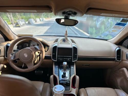 ស្តុកថ្មី 🚗 porsche cayenne ឆ្នាំ012 ឡានមូលអត់បុកអត់ប៉ះ ម៉ៃតិច option ខ្ពស់ ក្នុងលឿង