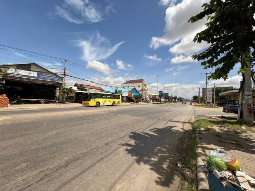 ដីឃ្លាំងលក់បន្ទាន់ ទីតាំងនៅជាប់ផ្លូវហាណូយ ក្បែរសាកលវិទ្យាល័យពាណិជ្ជសាស្រ្ត អេស៊ីលីដា , Urgent sale