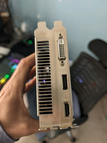1050 ti 4Gb 1 45$ មាន២គ្រាប់ GT730 4Gb 30$