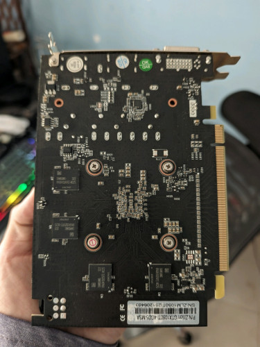 1050 ti 4Gb 1 45$ មាន២គ្រាប់ GT730 4Gb 30$