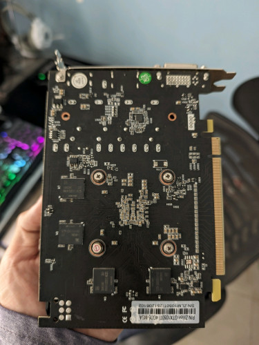 1050 ti 4Gb 1 45$ មាន២គ្រាប់ GT730 4Gb 30$