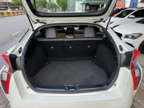 2016 Prius (opt4) កៅអី​ចុច​ wireless charge BSM ក្រដាស់ពន្ធ​
