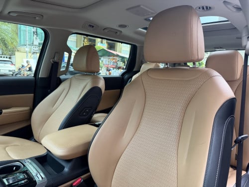 2022 KIA CARNIVAL 11កៅអី Full option
