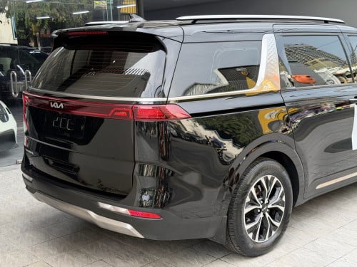 2022 KIA CARNIVAL 11កៅអី Full option