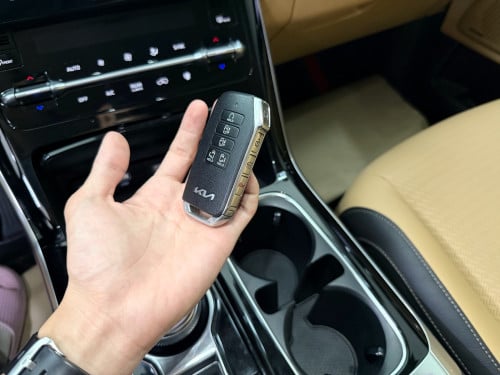 2022 KIA CARNIVAL 11កៅអី Full option
