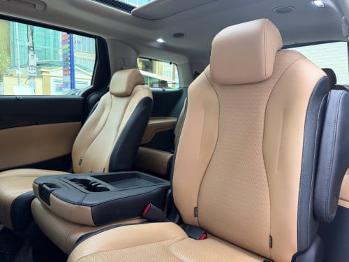 2022 KIA CARNIVAL 11កៅអី Full option