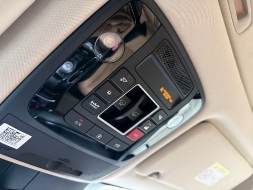 2022 KIA CARNIVAL 11កៅអី Full option