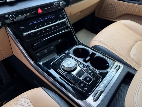 2022 KIA CARNIVAL 11កៅអី Full option