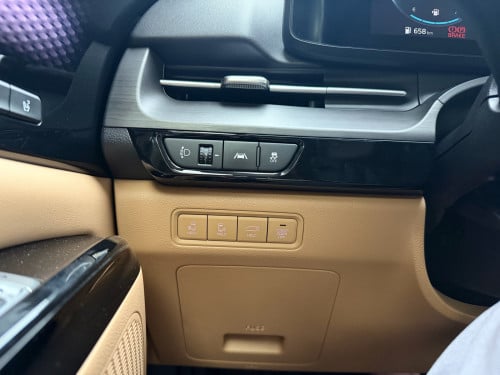 2022 KIA CARNIVAL 11កៅអី Full option