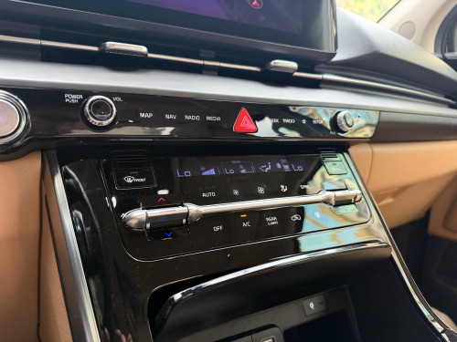 2022 KIA CARNIVAL 11កៅអី Full option