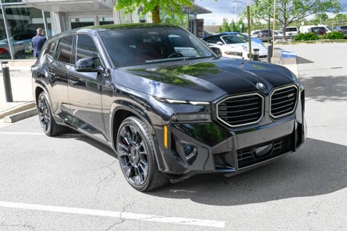 2023 BMW XM(ឡានកម្មង់)