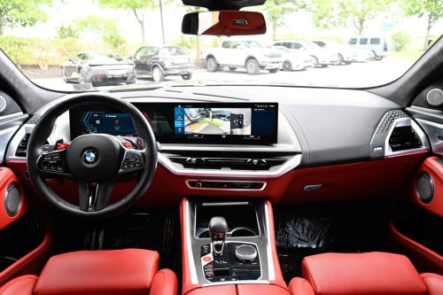 2023 BMW XM(ឡានកម្មង់)