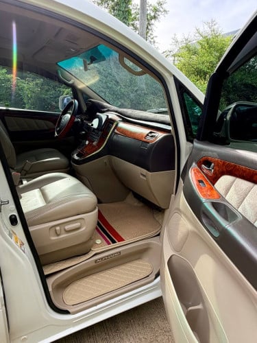 Alphard 04 ម៉ាសុីន6 ប៉ុង1 មានហ្គាសរួច ឡានស្អាត